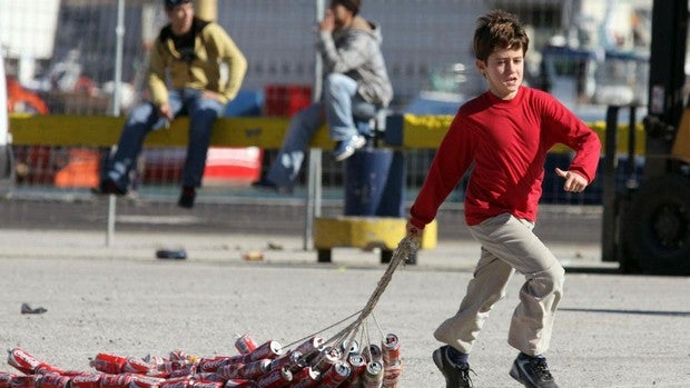 Algeciras se prepara para su tradicional arrastre de latas de 2022 en época de pandemia