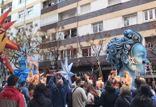 Los Reyes Magos reparten magia e ilusión por todos los barrios de Cádiz