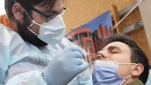 Médicos de Familia coinciden en tratar la Covid-19 como la gripe: sin mascarillas en exterior, sin cuarentenas, sin limitaciones...