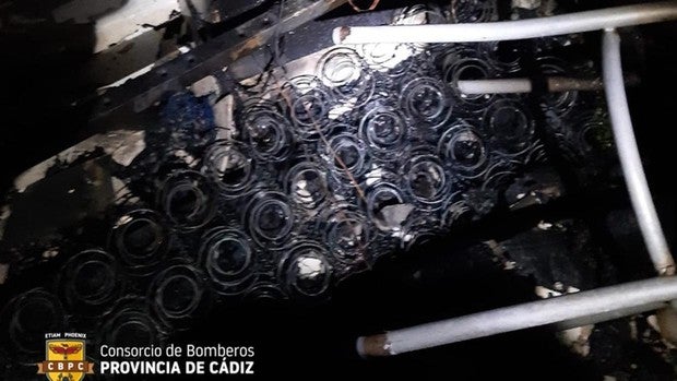 Susto de madrugada y varios heridos en el incendio de una vivienda en Cádiz capital