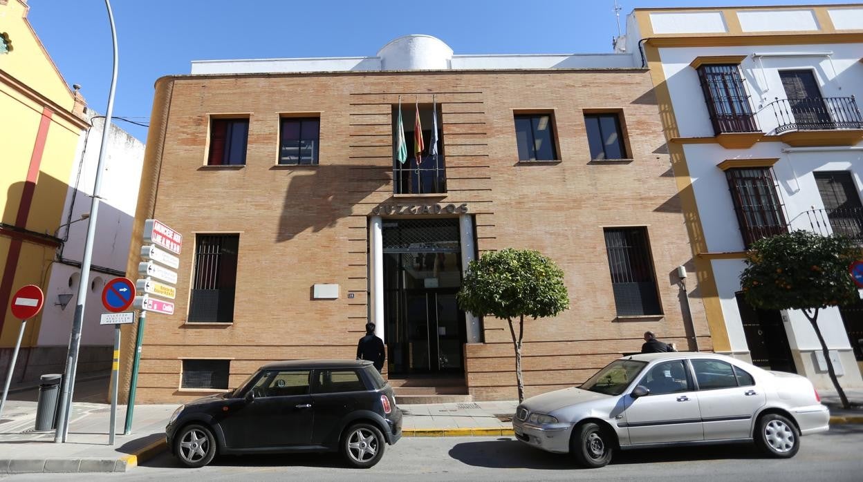 Sede de los juzgados de Utrera, donde se dictó la sentencia ahora confirmada por el Tribunal Supremo