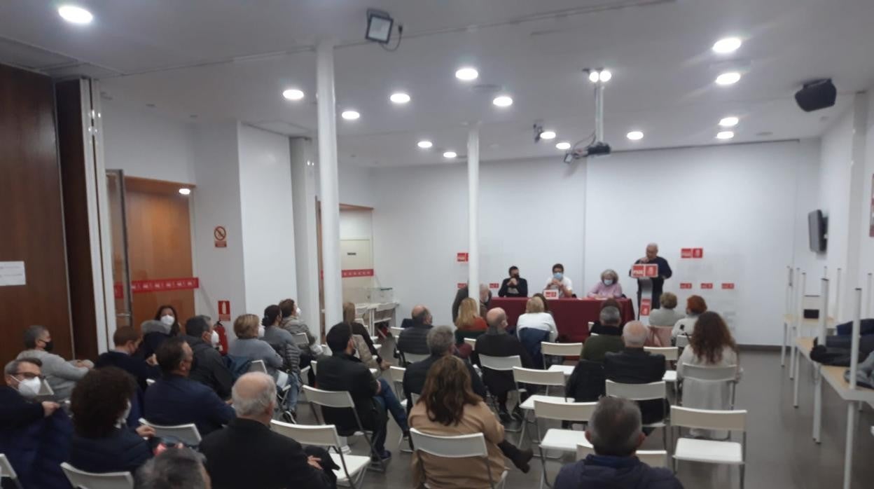 Inicio de la Asamblea Local que se celebra esta mañana de sábado en la sede de Gaspar del Pino.