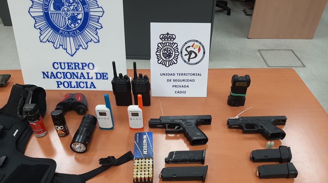 La Policía vigila de cerca a los que vigilan en Cádiz