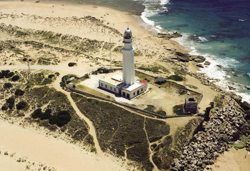 La Autoridad Portuaria rehabilitará el edificio de la Estación Marítima y el Faro de Trafalgar