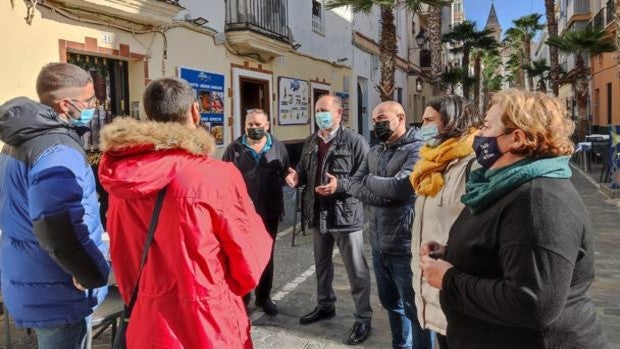 Conflicto de las terrazas: El PP propone una moratoria de «una ordenanza que va contra el empleo de muchos gaditanos»