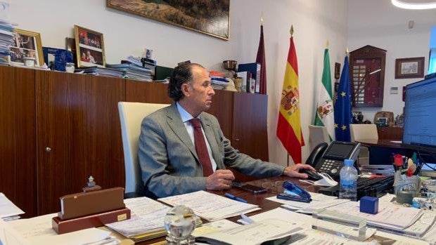 Román pide una reunión con la Junta sobre sanidad pública