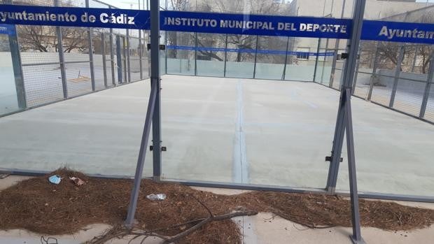 La zona deportiva y de ocio de Telegrafía Sin Hilos en Cádiz, devastada