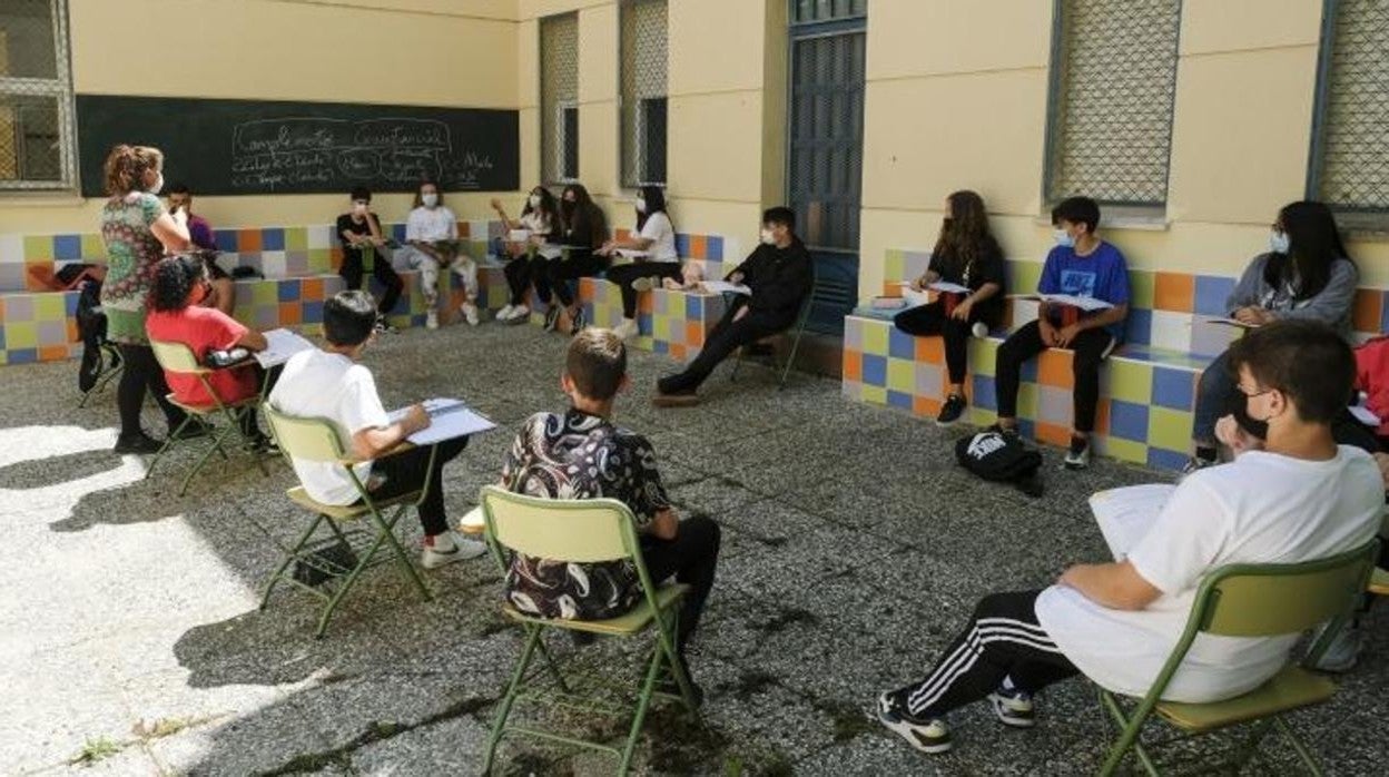 Clases al aire libre para minimizar el covid