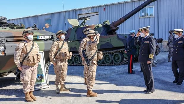 El jefe de la Armada realiza su primera visita a las unidades de Infantería de Marina en San Fernando