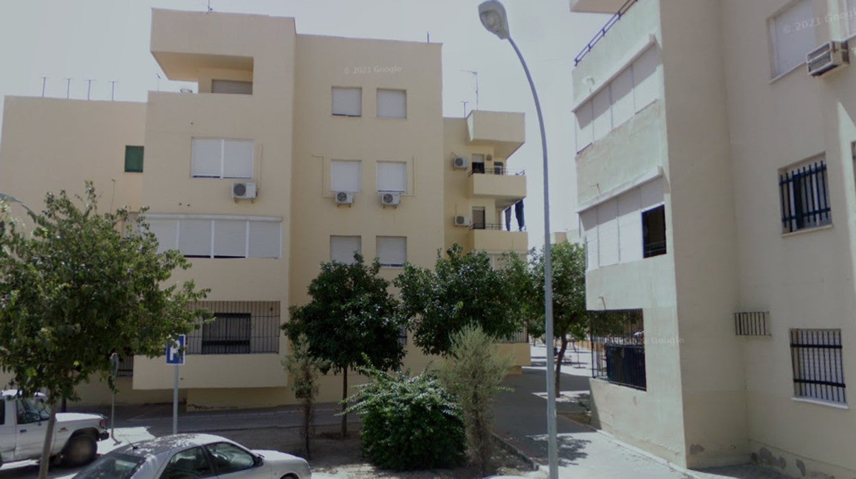 El incendio se ha localizado en un piso de la barriada Ciudad Jardín, en Marchena