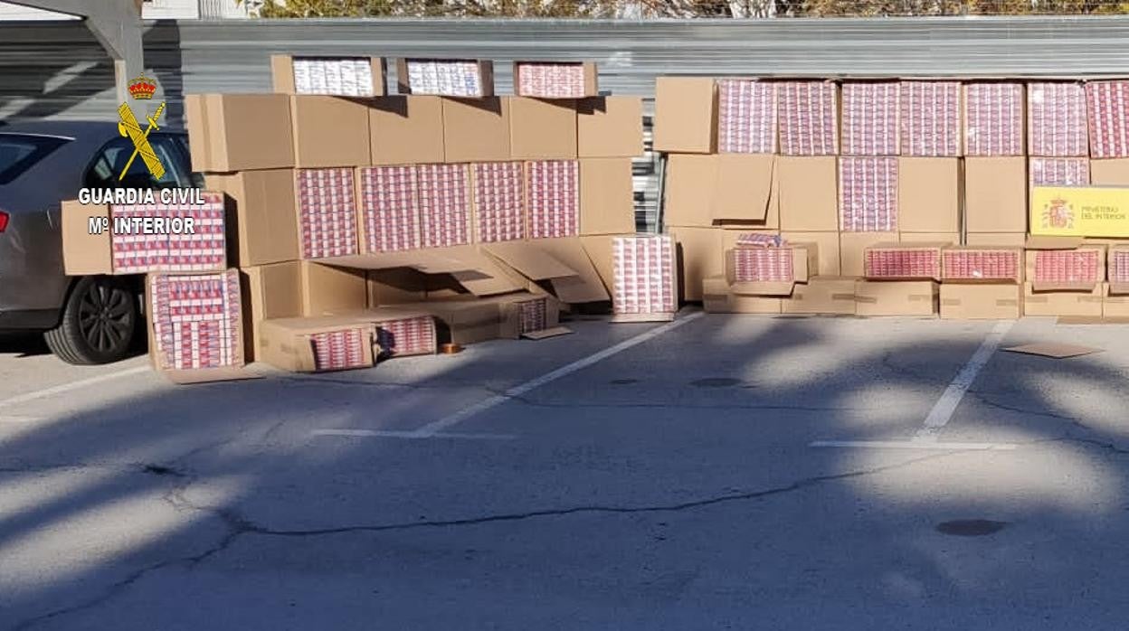 Las cajas de tabaco aprehendidas durante la operación