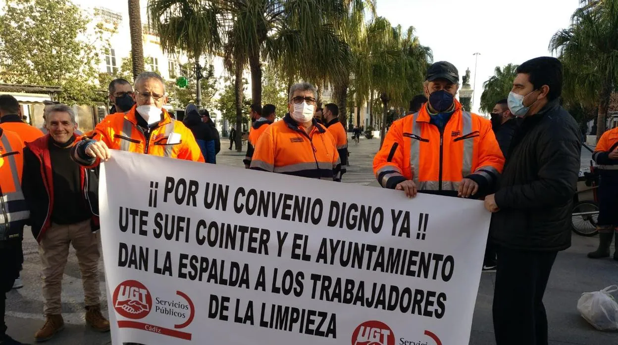 Convocada huelga en la recogida de basuras en Cádiz para la semana del Carnaval de febrero