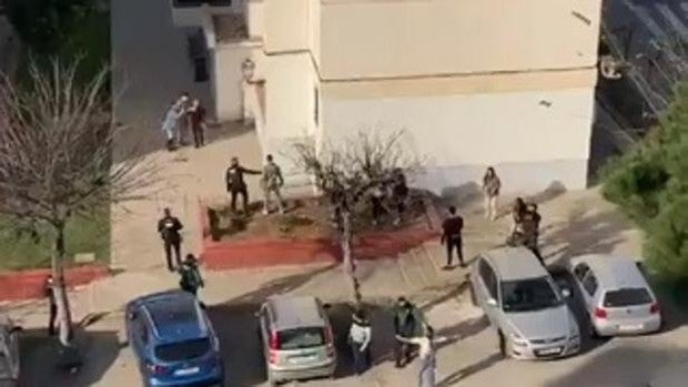 Vídeo: Heridos dos guardias civiles en San Roque tras ser recibidos a pedradas en una reyerta