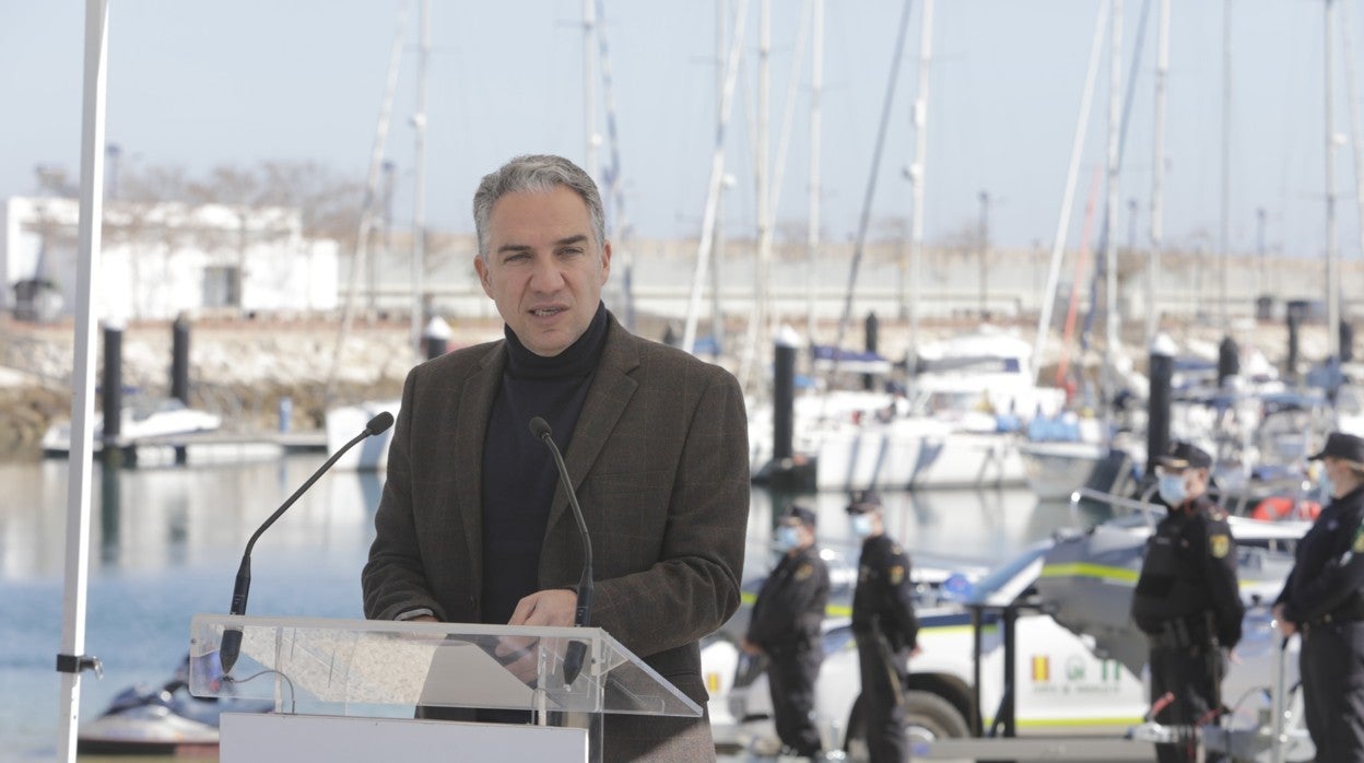 Elías Bendodo ha visitado Cádiz durante la presentación de las nuevas embarcaciones de la Policía Adscrita