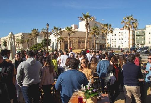 Grupo Arsenio, Musalima, Charlotte P. Marítimo y Piddy celebran una jornada de convivencia con su personal