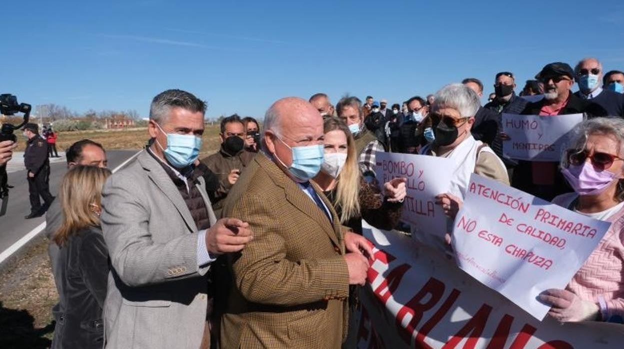 Protestas a las puertas de las nuevas instalaciones sanitarias en El Puerto