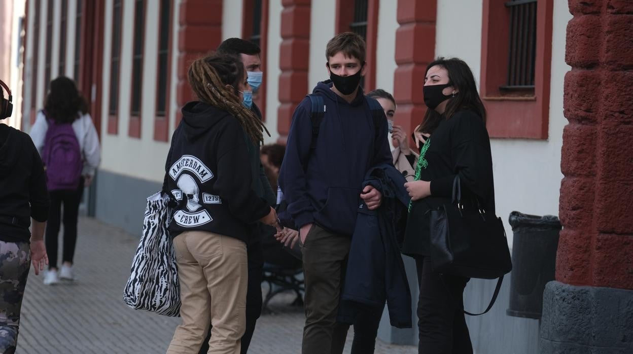 Aumenta la tasa de incidencia en una jornada en la que se roza el millar de contagios