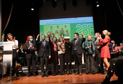 Entregadas «con ilusión, pasión y alegría» las Banderas de Andalucía de la provincia de Sevilla 2022