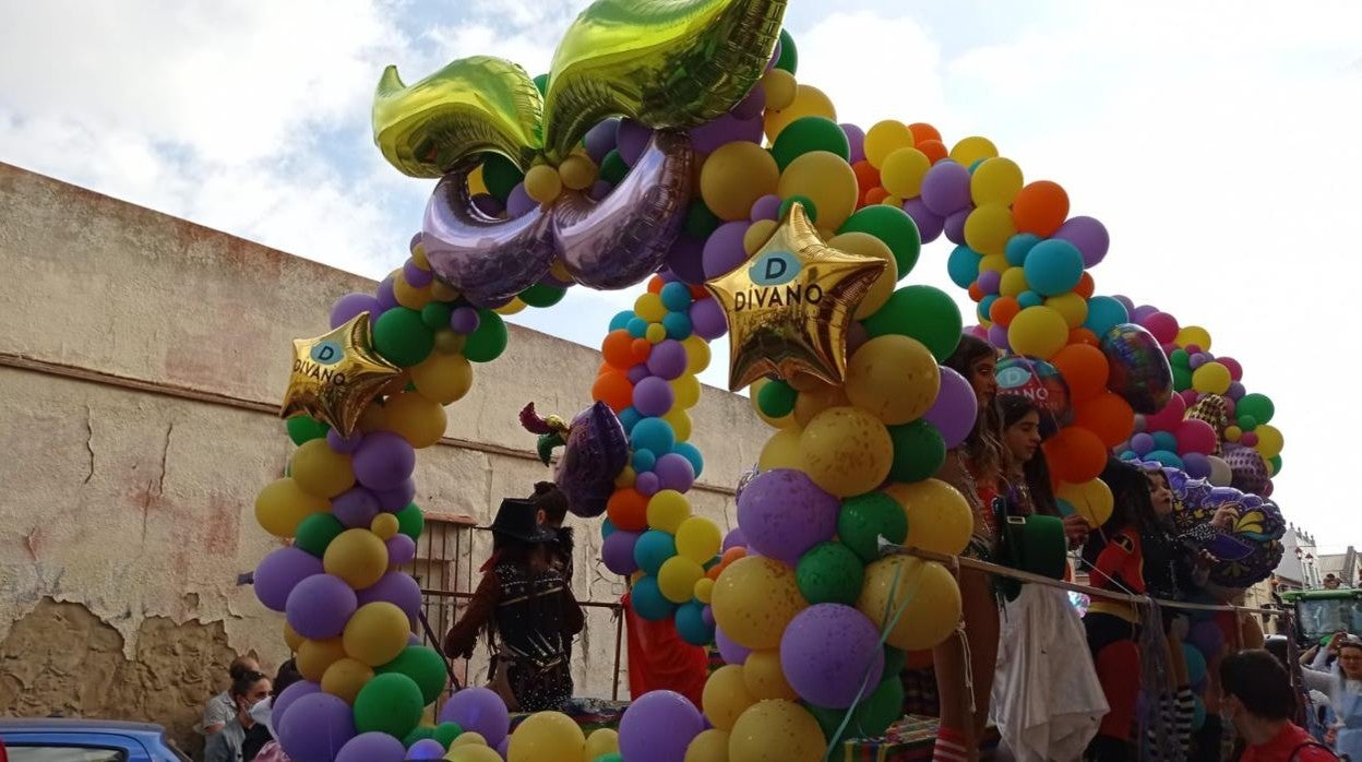 Una de las carrozas que forman parte de la cabalgata de Carnaval