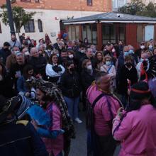 Las callejeras del Carnaval de Cádiz perseveran en los días laborables