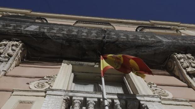 El Ayuntamiento de Cádiz insta a los empresarios del Casino a que desalojen el edificio