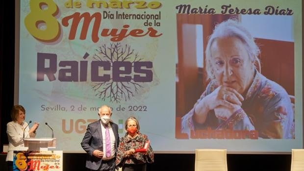 María Teresa Díaz de la Herrán premio 'Luchadoras' por su contribución a la difusión de la igualdad