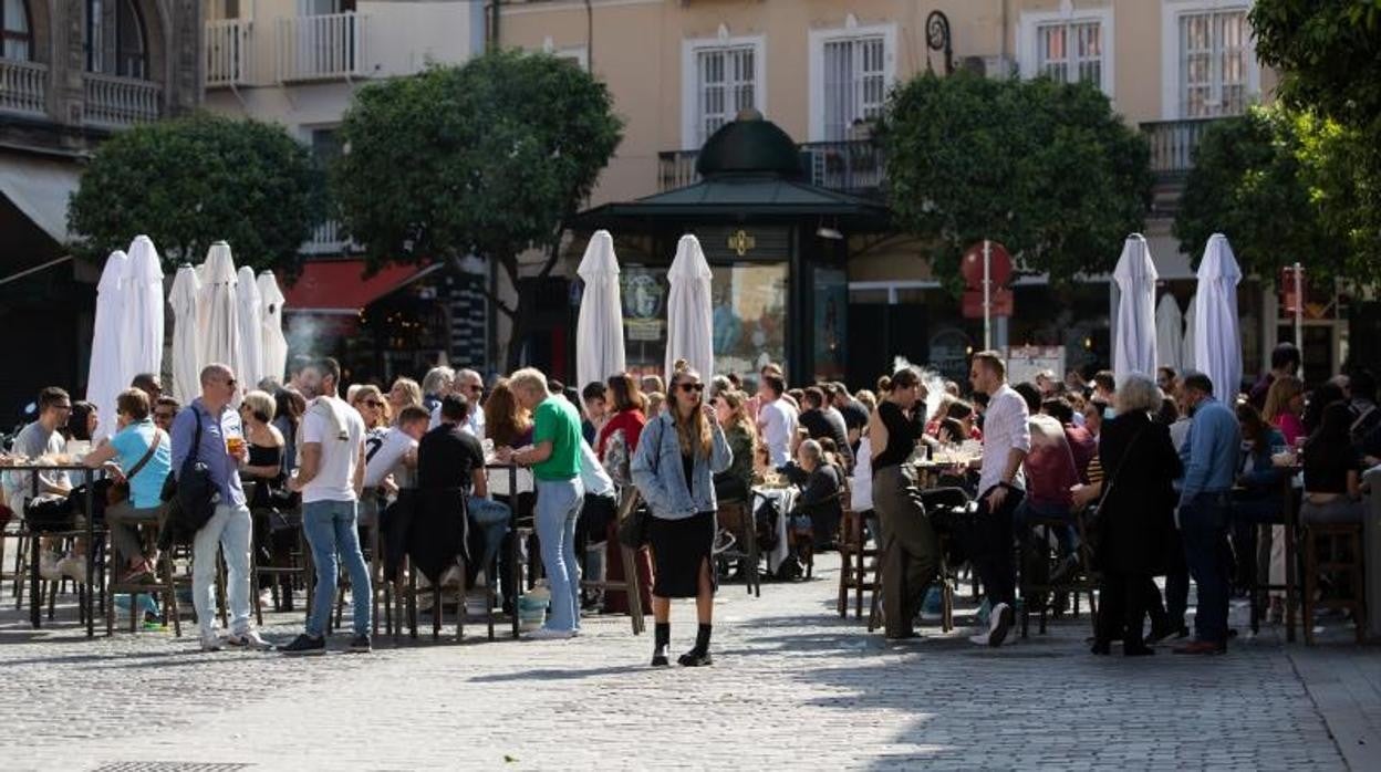 Ambiente en la Plaza del Salvador de Sevilla