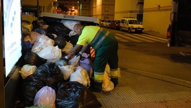 Acuerdo para poner fin a la huelga de basura en El Puerto