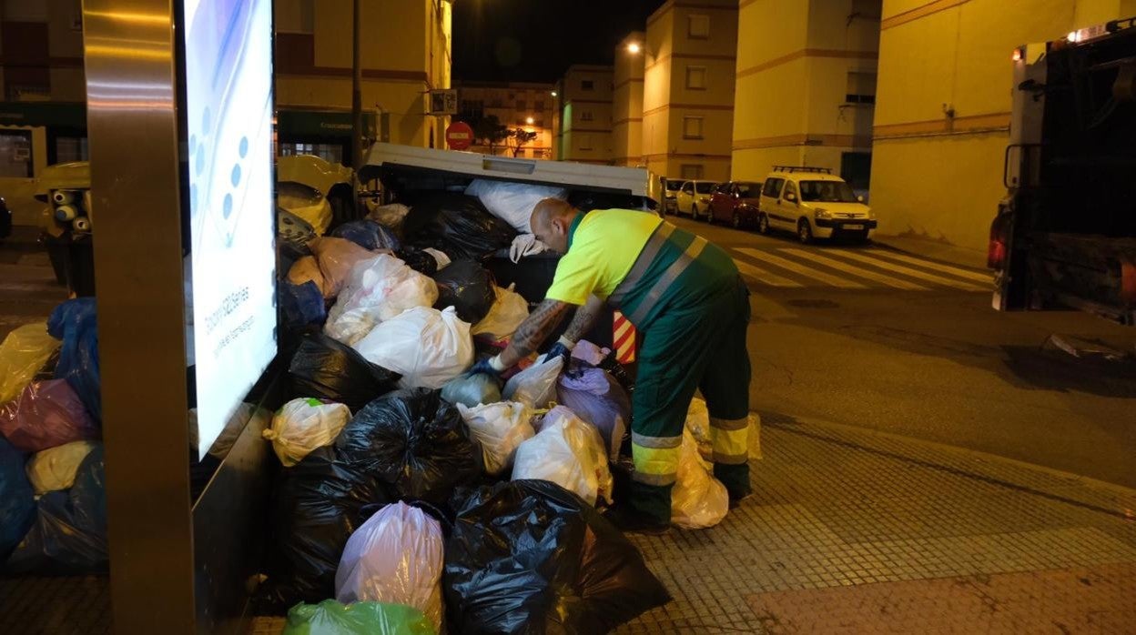 Acuerdo para poner fin a la huelga de basura en El Puerto