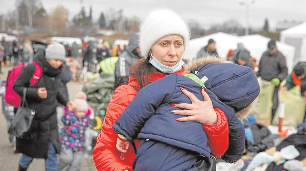 Salida de familias de Kiev en dirección a los corredores humanitarios.
