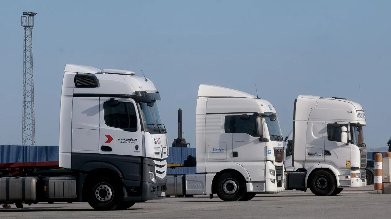 Cabezas de trailers en la Zona Franca de Cádiz sin el enganche de la mercancía