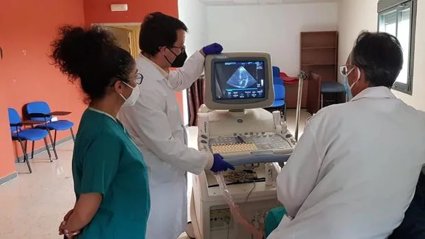 Los médicos del Hospital de Utrera salvan la vida de una niña de siete años con ayuda de una videoconferencia
