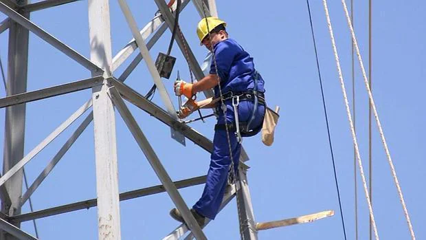 La Junta cifra en 6,6 millones la inversión prevista en mejorar la red eléctrica de la comarca de la Sierra Sur