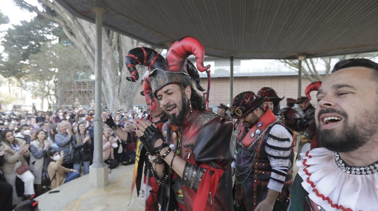 Los indomables, en las calles de Cádiz este febrero.