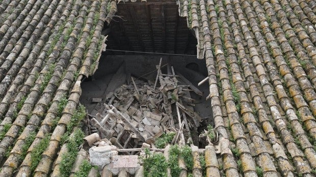 Cae la techumbre de la iglesia conventual de La Merced de Écija sobre la bóveda del templo