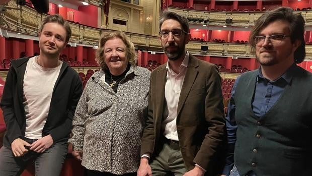 El Teatro Real rinde tributo al guitarrista gaditano Ángel G. Piñero, recientemente fallecido