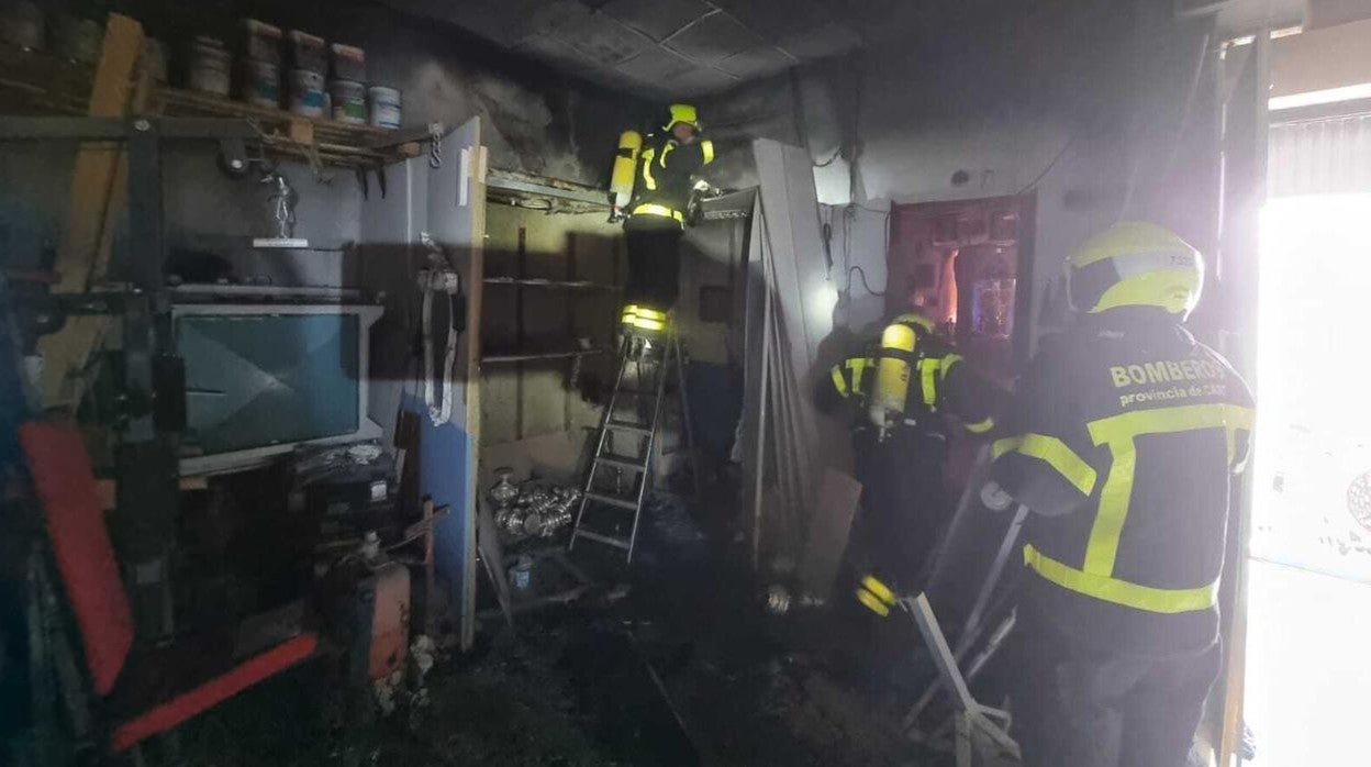 Incendio de una nave de artesanía de Semana Santa en San Fernando