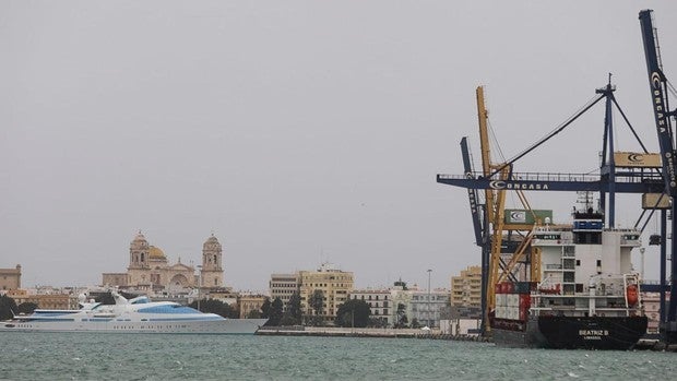 El levante hace estragos: se cancelan tres cruceros y se amplía la alerta naranja