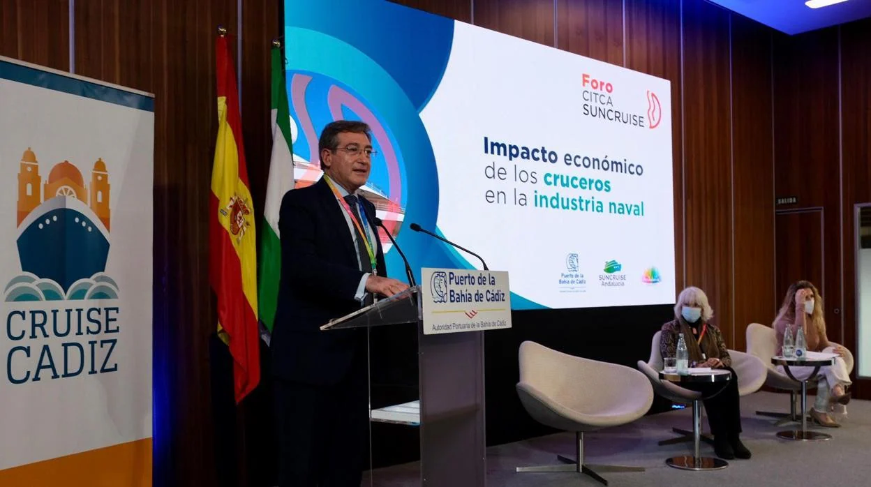 El presidente de Suncruise Andalucía, Rafael Carmona, durante la apertura de las jornadas