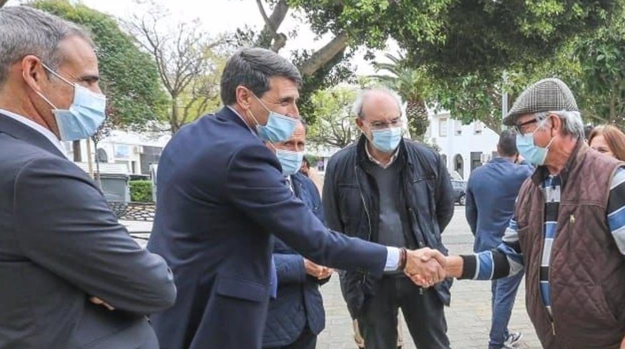 El delegado del Gobierno en Andalucía, Pedro Fernández, durante su visita a Chiclana