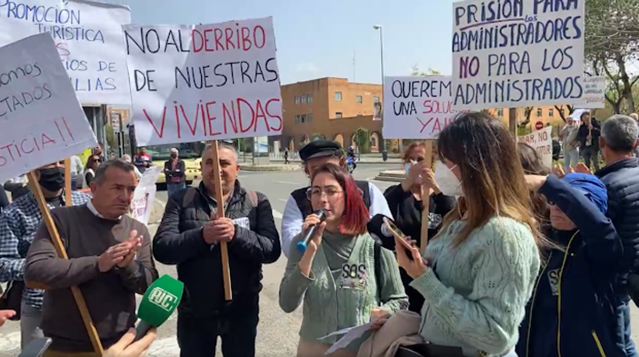 Vecinos de Conil y Barbate reivindican la regularización de sus viviendas