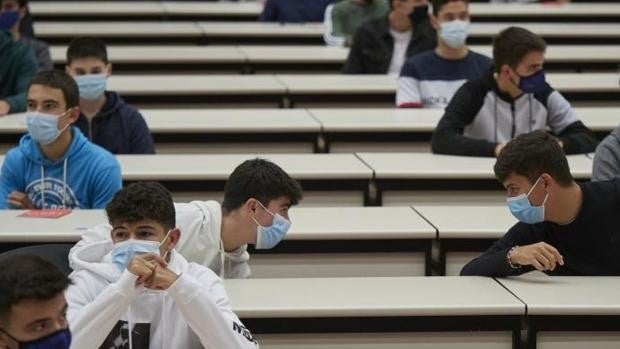 La mascarilla en interiores dejará de ser obligatoria el 20 de abril