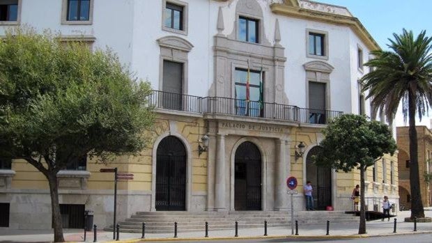 El TSJA ratifica diez años de cárcel para un hombre por violar en Cádiz a una joven italiana de Erasmus