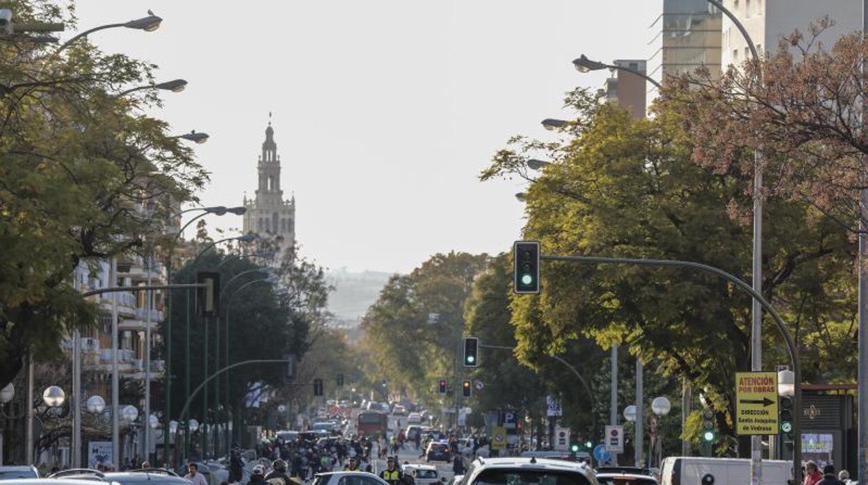 Tráfico intenso por las calles de Sevilla