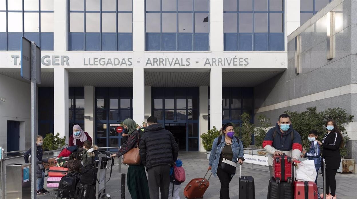 Llegada de turistas españoles procedentes de Marruecos al Puerto de Algeciras, tras suspender Marruecos los vuelos con España y Francia desde el pasado 31 de marzo.