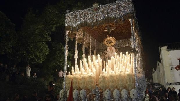 Con la mirada puesta en el cielo este Lunes Santo en Jerez