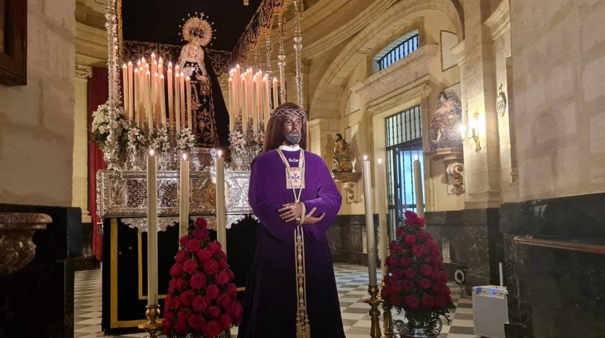 La imagen del Cristo fue tallada por el escultor e imaginero Miguel Lainez Capote en 1955.