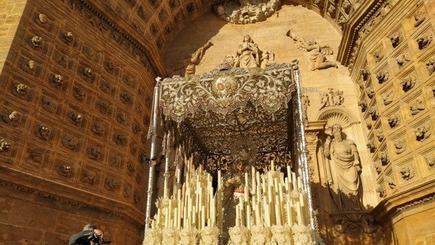 Miércoles Santo de absoluto esplendor aceitunero en Utrera