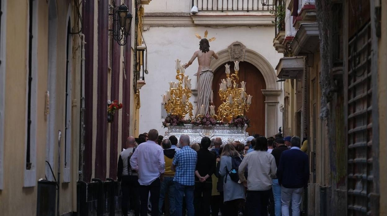 Cortejo de Jesús Resucitado, en la tarde del pasado domingo en la ciudad de Cádiz.