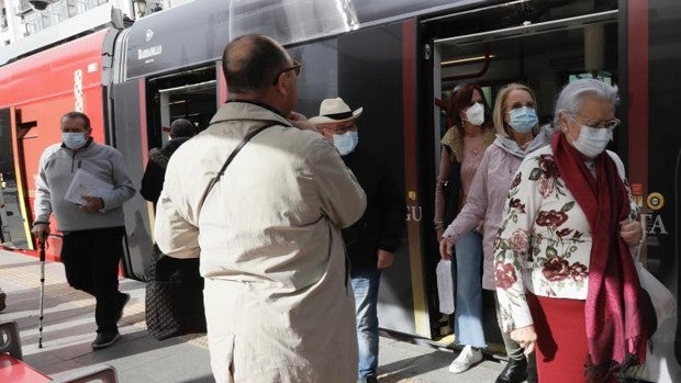 La incidencia en mayores de 60 años crece casi cien puntos en Sevilla en los tres últimos días